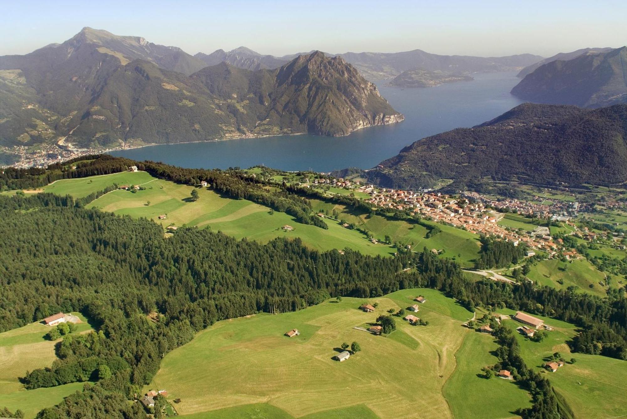 La Casa Sull' Altopiano Mountain Lake Iseo Hospitality Bossico Eksteriør billede